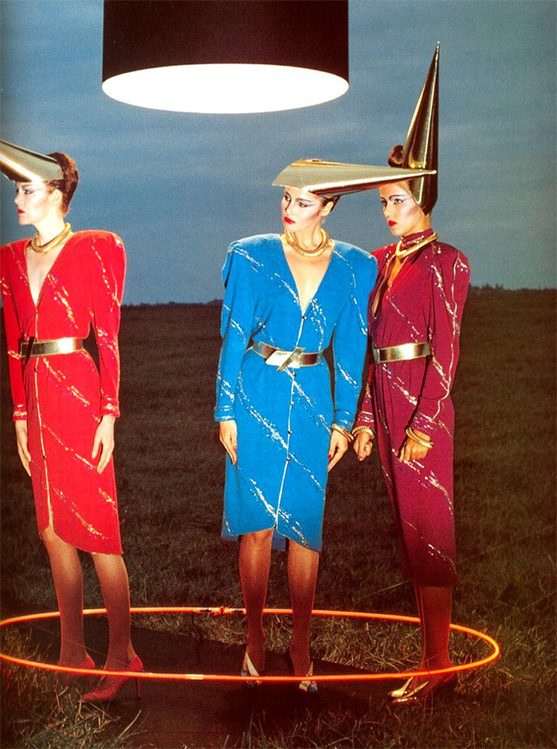 Illustration for article titled I AM WEIRD. YOU ARE WEIRD. LETS ALL GET WEIRD : A BIZARRE HOLIDAY PARTY LOOKBOOK